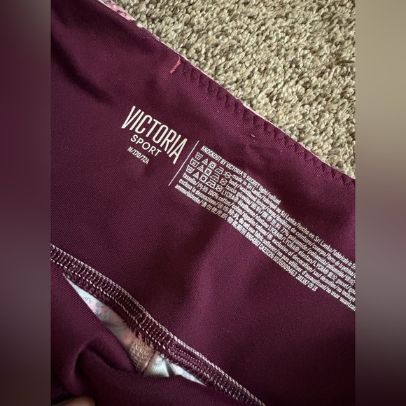 Victoria Sport - Knockout Leggings by Victoria’s Secret - Picture 2 of 3